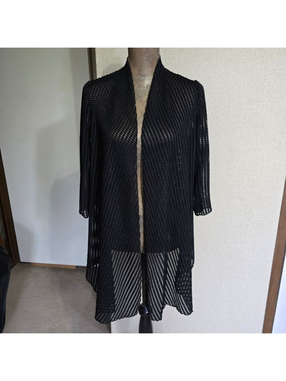 Chicos Travelers Size 1 Medium Black Open Front Textured Cardigan Lightweight